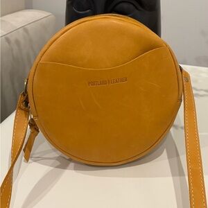 EUC Portland Leather Sunflower Circle Crossbody Bag